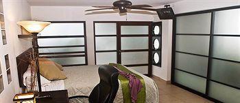 Aparthotel Art Deco Suites 2*