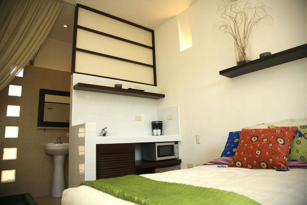 Art Deco Suites Aparthotel 2*
