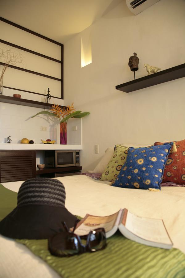 Art Deco Suites Aparthotel