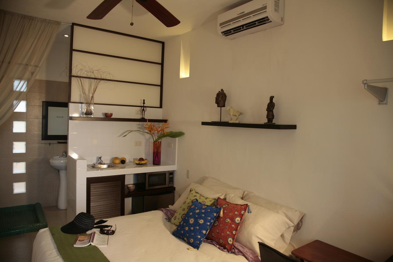 Art Deco Suites Aparthotel